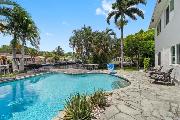 1617 SW 17th Ave Fort Lauderdale, FL 33312