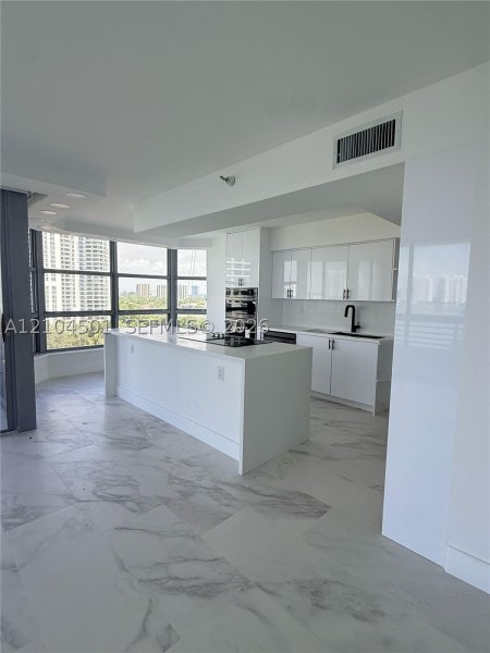 19101 NE 36th Ct #1005 Aventura, FL 33180