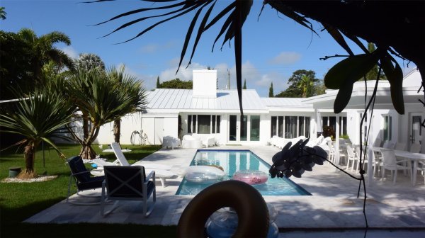 9007 NE 10th Miami, FL 33138