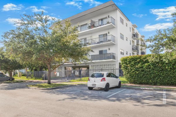 1960 Marseille Dr Miami Beach, FL 33141