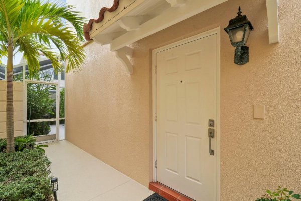 18 Tall Oaks Tequesta, FL 33469