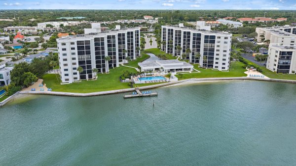 19800 Sandpointe Bay #106 Tequesta, FL 33469