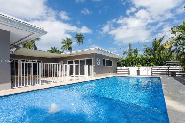 1218 Hollywood Blvd Hollywood, FL 33019