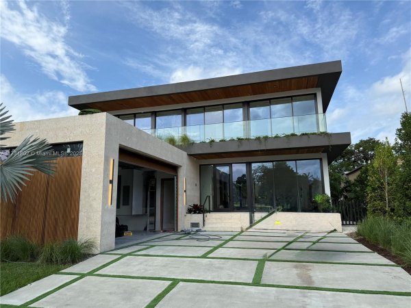 3136 Prairie Ave Miami Beach, FL 33140