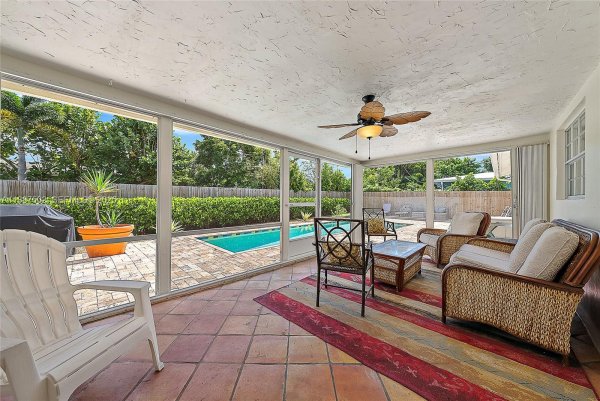 367 W Riverside Dr Tequesta, FL 33469