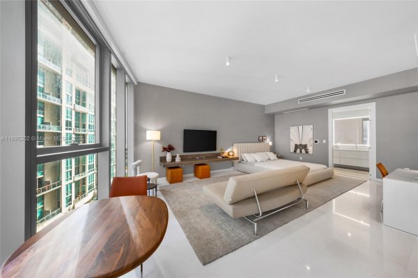 300 Biscayne Blvd Way #805 Miami, FL 33131