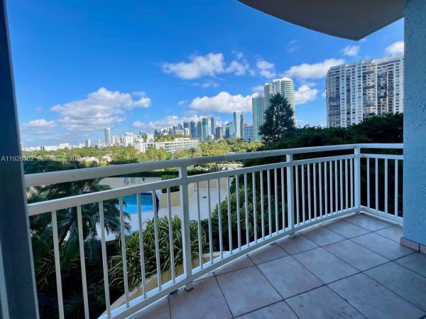 2475 Brickell Ave #703 Miami, FL 33129