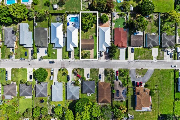 6894 3rd St Jupiter, FL 33458