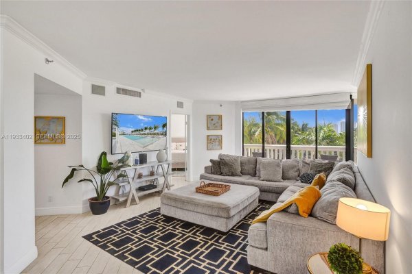 1000 E Island Blvd #503 Aventura, FL 33160