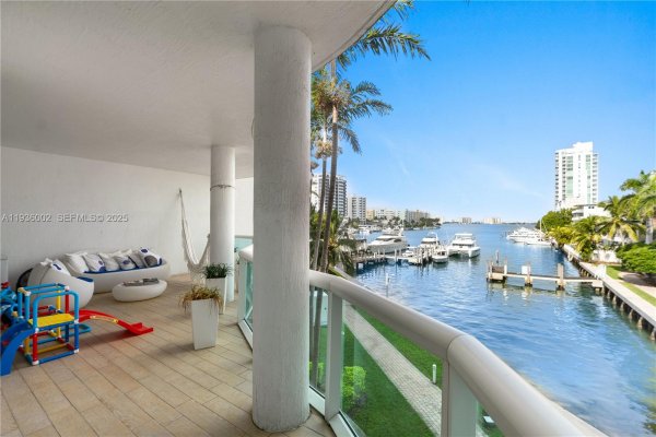 7918 Harbor Is Dr #212 North Bay Village, FL 33141