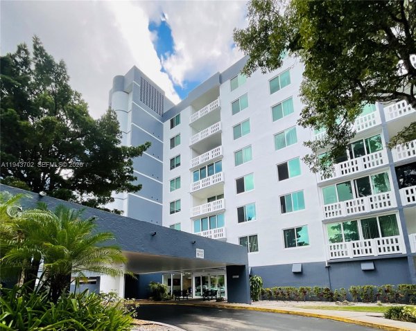 919 Hillcrest Dr #304 Hollywood, FL 33021