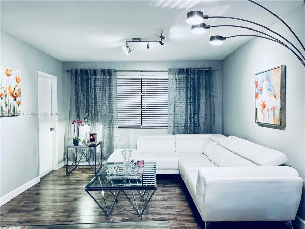 2300 Park Ln #201 Hollywood, FL 33021