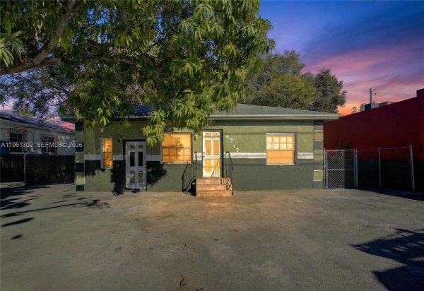 4719 NW 32nd Ave Miami, FL 33142