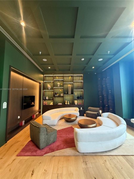 11 NE 6th St #706 Miami, FL 33132