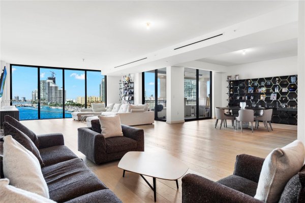 6882 Fisher Is Dr #6882 Miami Beach, FL 33109