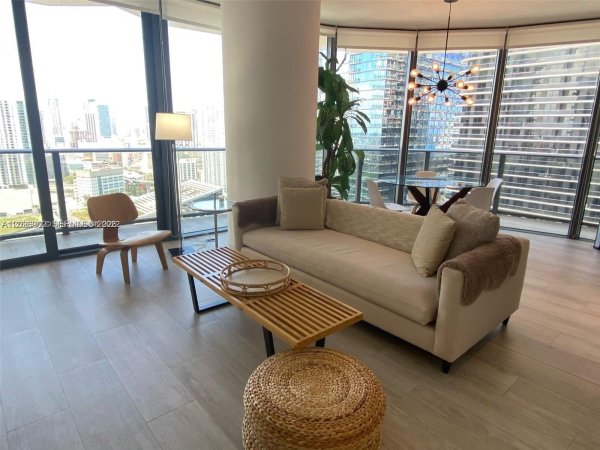 55 SW 9th St #3001 Miami, FL 33130