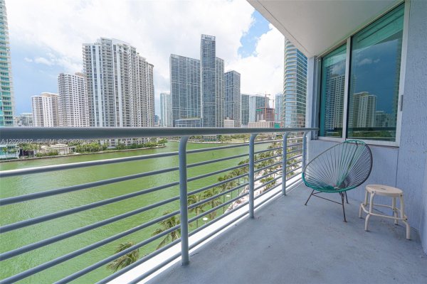 325 S Biscayne Blvd #821 Miami, FL 33131