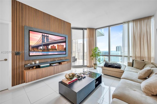 851 NE 1st Ave #2408 Miami, FL 33132