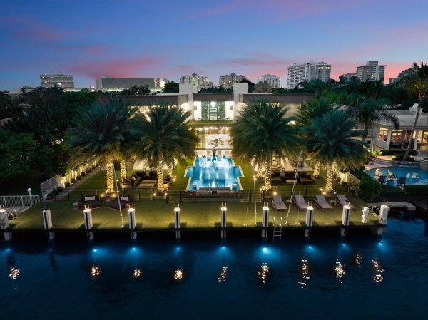 671 Middle Riv Fort Lauderdale, FL 33304