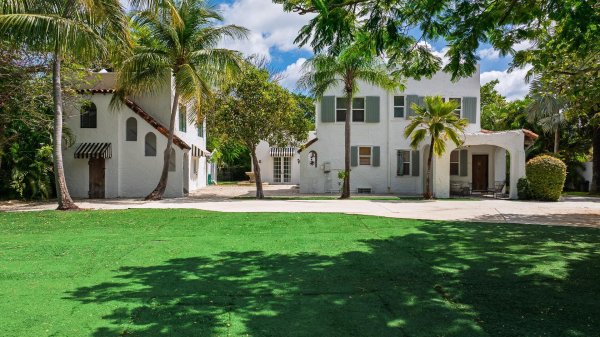 717 Forest Hl West Palm Beach, FL 33405