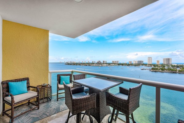 2640 Lake Shr Dr #1210 Riviera Beach, FL 33404