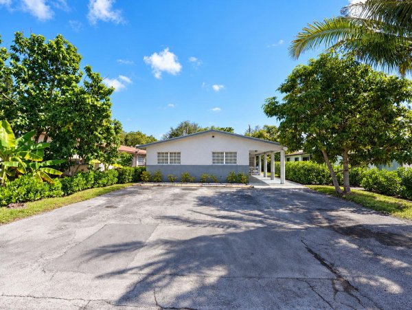 904 NE 10th Ave Pompano Beach, FL 33060