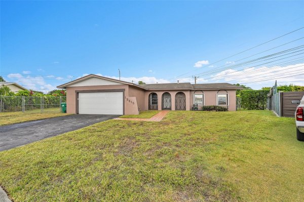 13615 SW 72nd Ter Miami, FL 33183