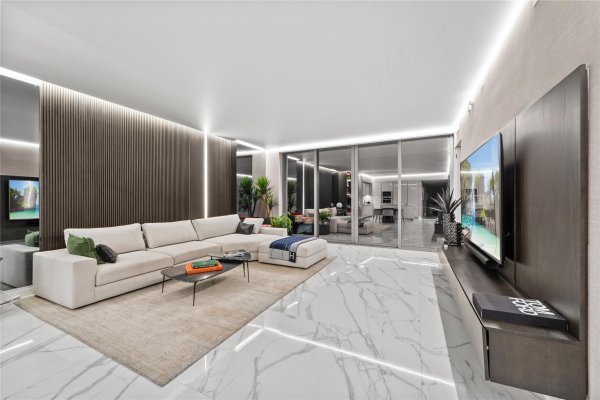 18975 Collins #3303 Sunny Isles Beach, FL 33160