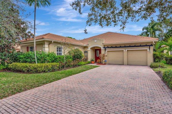 132 Via Castilla Jupiter, FL 33458