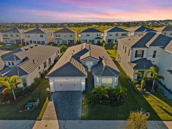 5735 Shore Pine Westlake, FL 33470