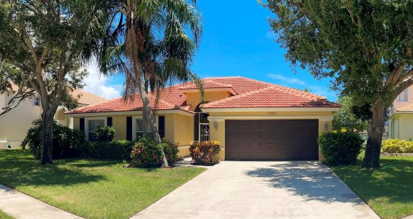 6206 Indian Frst Cir Lake Worth, FL 33463