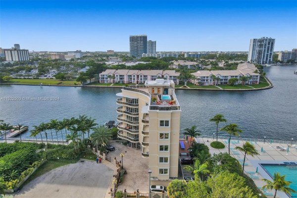 12 Seacrest Pkwy #3 Hollywood, FL 33019