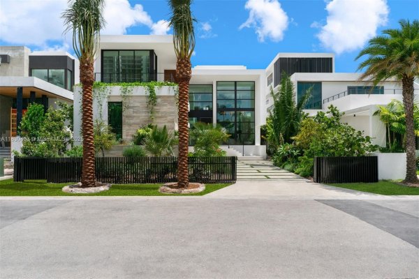 1045 N Venetian Dr Miami, FL 33139 1045 N Venetian Dr Miami, FL 33139