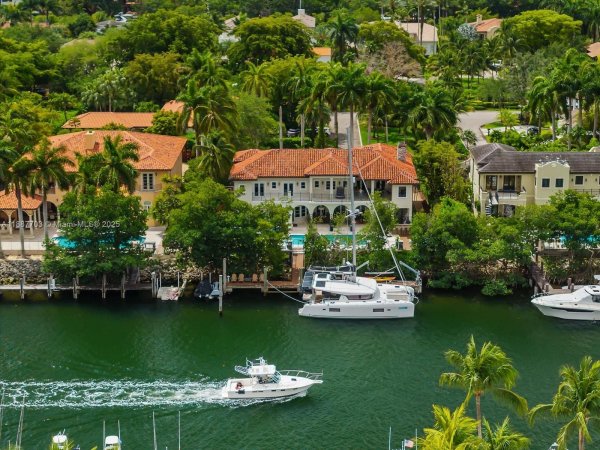 285 Carabela Ct Coral Gables, FL 33143 285 Carabela Ct Coral Gables, FL 33143