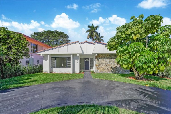 917 Surfside Blvd Surfside, FL 33154