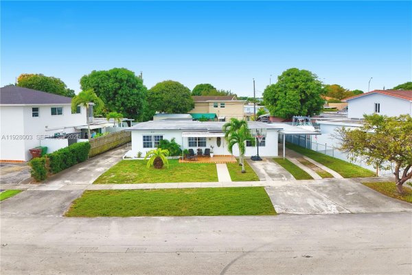 1540 E 8th Ct Hialeah, FL 33010