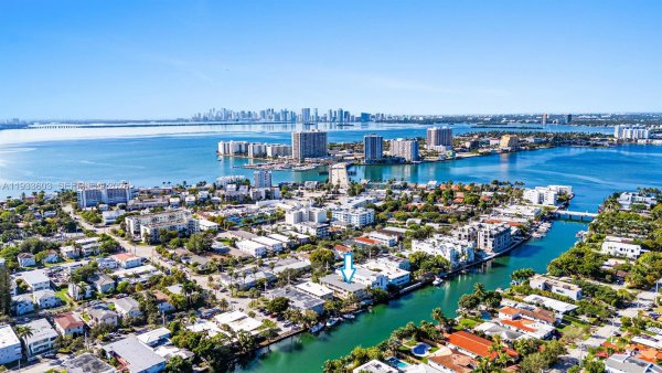 1925 Calais Dr #6 Miami Beach, FL 33141