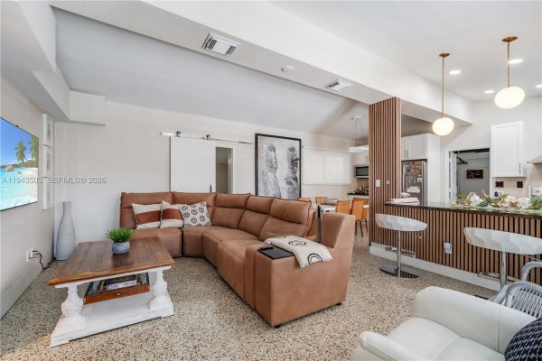 1245 NE 154th St North Miami Beach, FL 33162