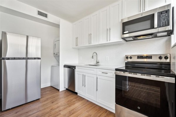 825 85th St #2 Miami Beach, FL 33141