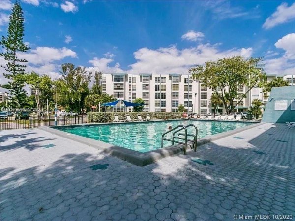 17570 Atlantic Blvd #105 Sunny Isles Beach, FL 33160