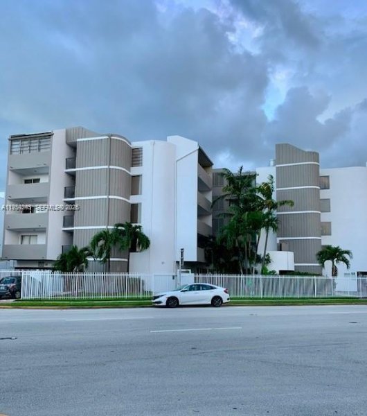 Undisclosed Address Miami Beach, FL 33141
