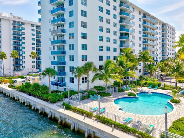 7501 E Treasure Dr #9EF North Bay Village, FL 33141