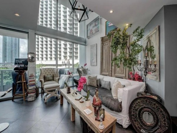 200 Biscayne Blvd Way #501 Miami, FL 33131