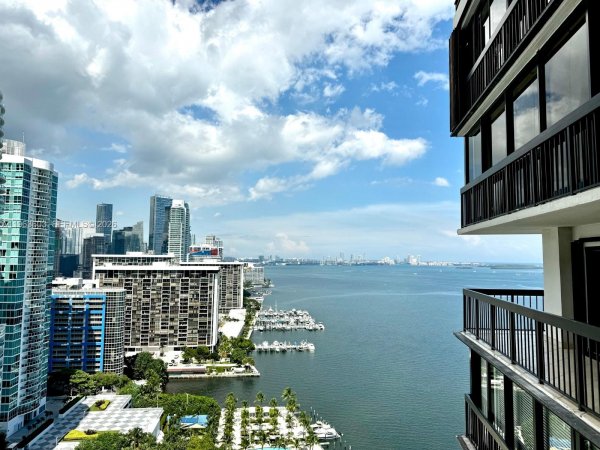 2333 Brickell Ave #2607 Miami, FL 33129
