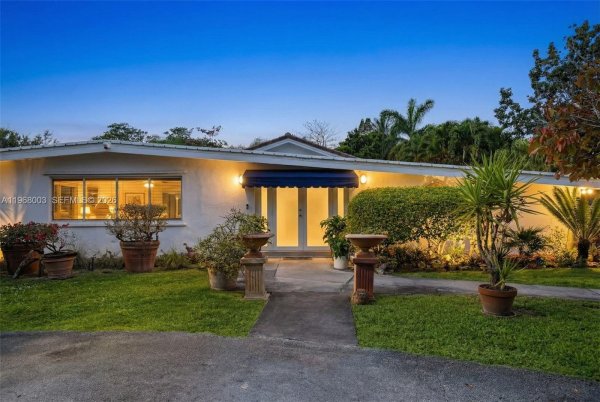 11220 SW 67th Ave Pinecrest, FL 33156