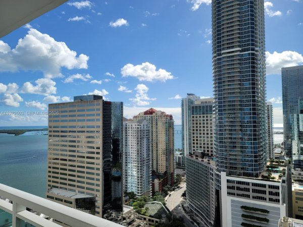 950 Brickell Bay Dr #3105 Miami, FL 33131
