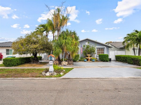 13811 SW 14th St Miami, FL 33184