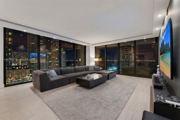 460 NE 28th St #1601 Miami, FL 33137