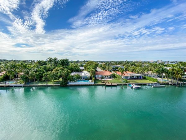9800 W Bay Hbr Dr #602 Bay Harbor Islands, FL 33154
