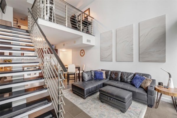 41 SE 5th St #1306 Miami, FL 33131